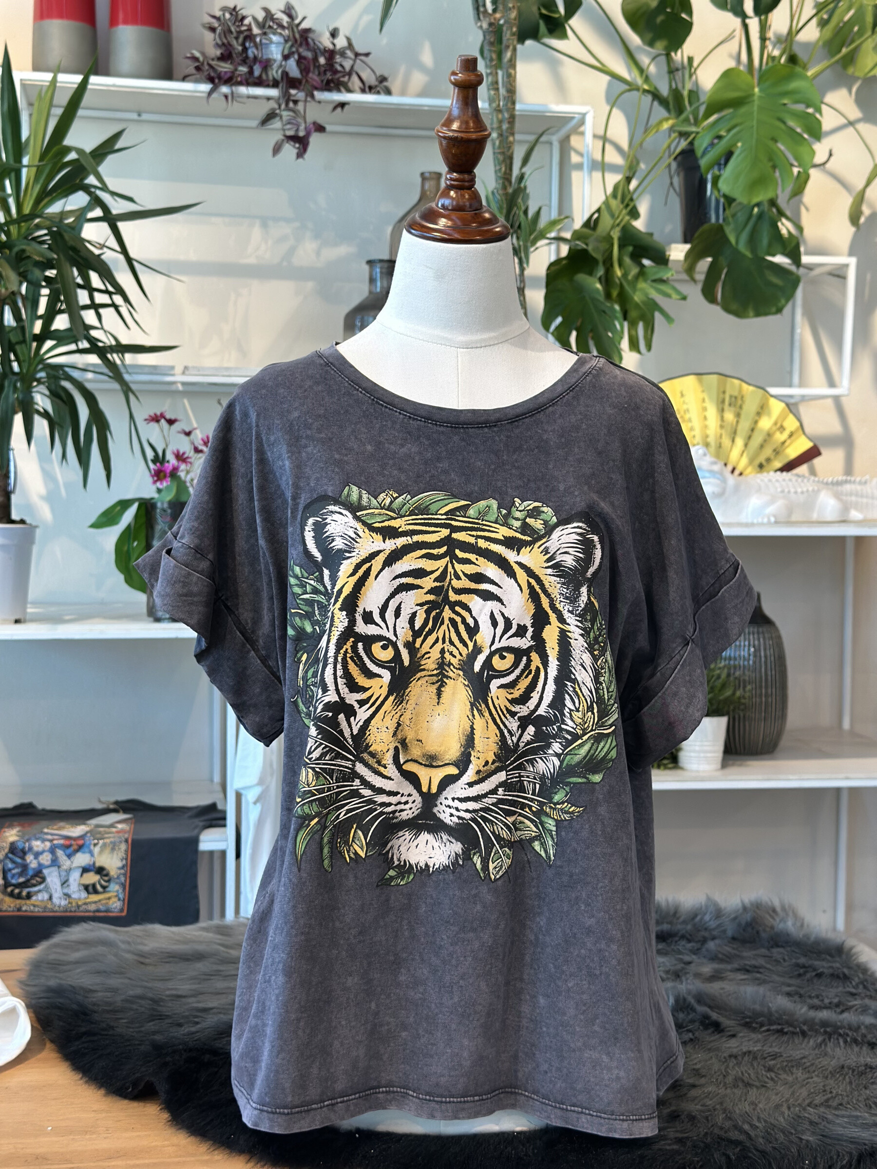 Mayorista FIRSTAGE - Camiseta vintage de mujer stonewash con cabeza de tigre estilo bosque Hecha en Italia 100% algodón