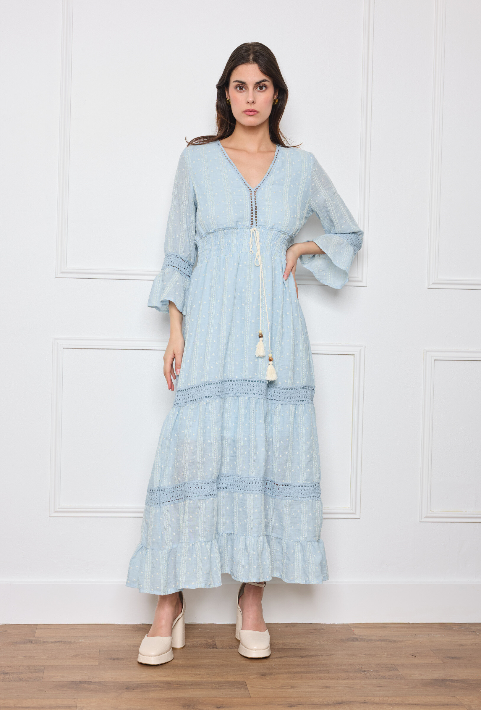 Wholesaler Flam Mode - Long elegant design dress with flared sleeves and embroidery details