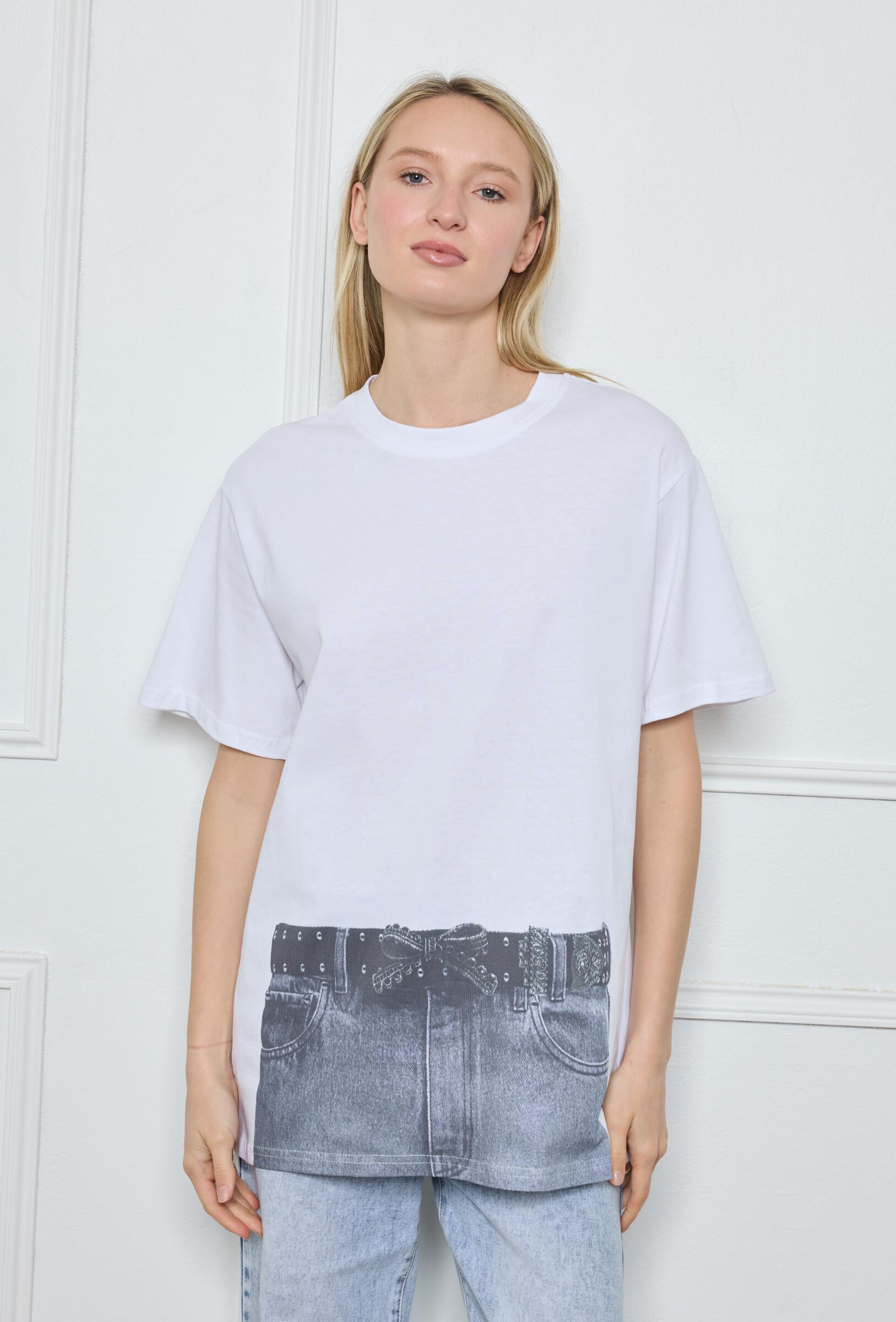 Wholesaler Flam Mode - Original design t-shirt with a graphic printing of jeans at the bottom