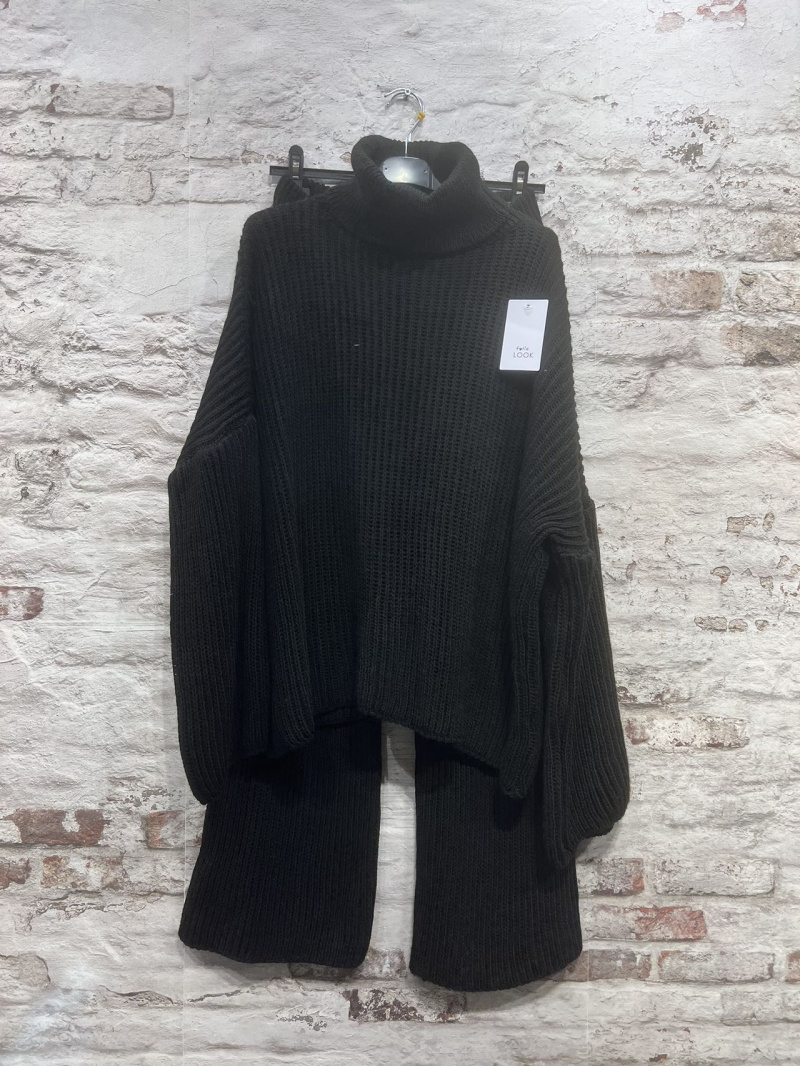 Wholesaler FOLIE LOOK - Wide set with turtleneck sweater
