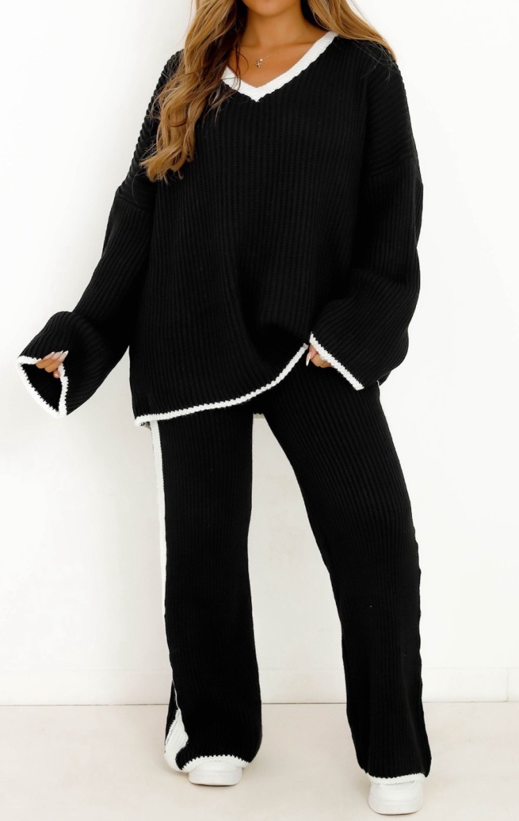 Wholesaler FOLIE LOOK - Chunky knit V-neck sweater and pants set with white border