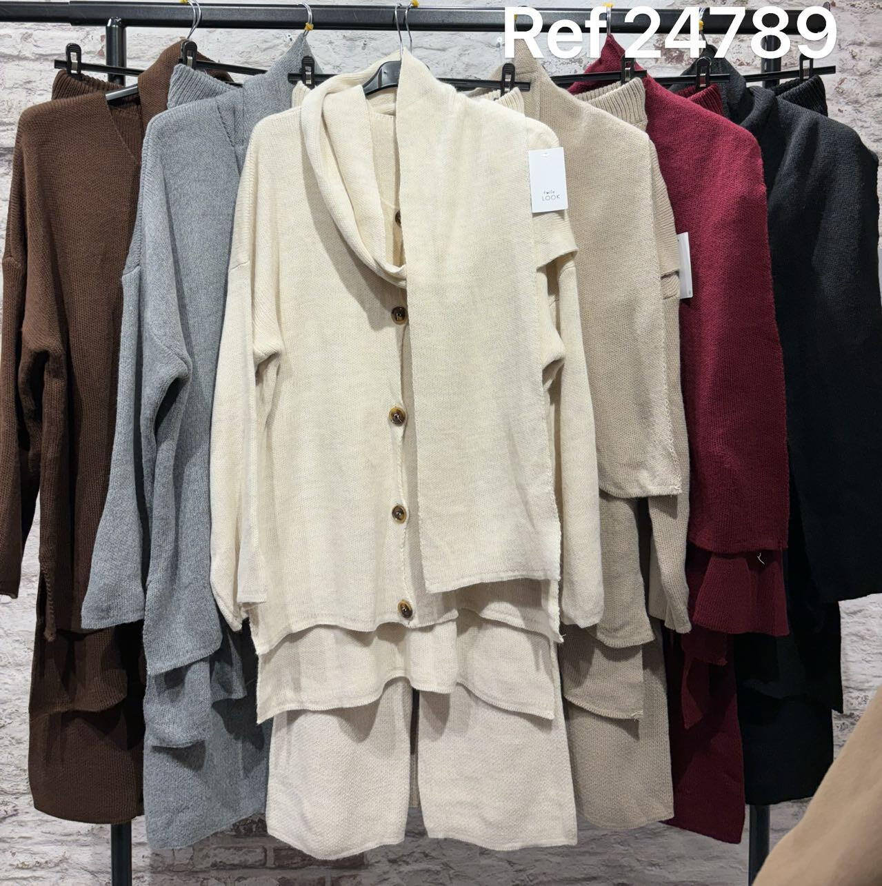 Wholesaler FOLIE LOOK - Plain buttoned scarf sweater and pants set