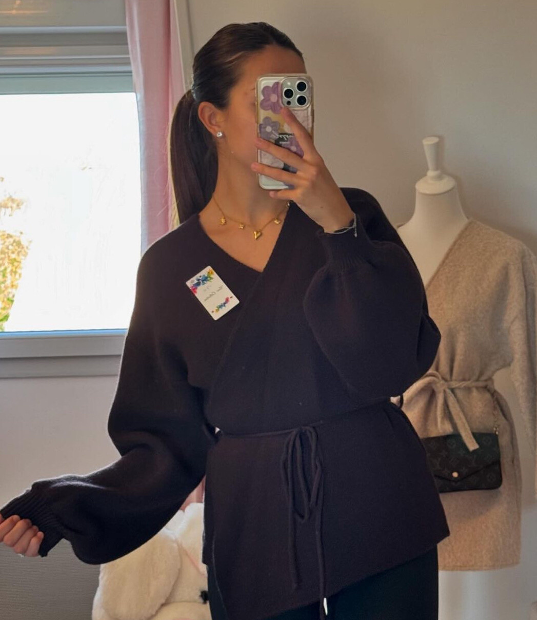 Wholesaler FOLIE LOOK - Plain long-sleeved wrap cardigan with thin belt