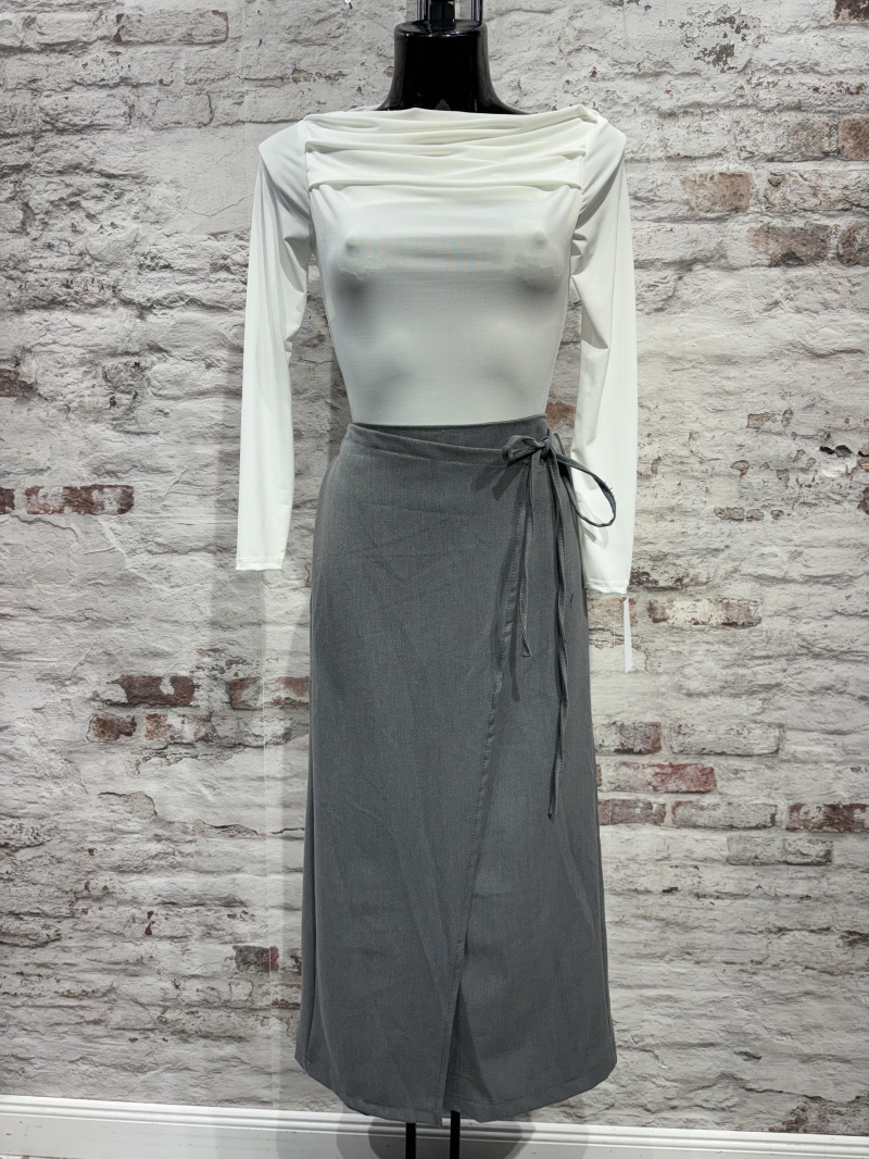 Wholesaler FOLIE LOOK - Plain wrap skirt with slit