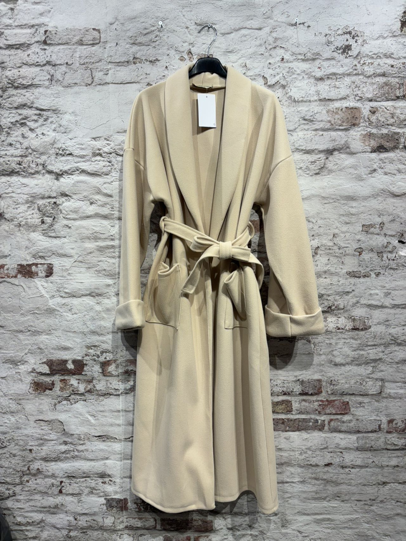 Wholesaler FOLIE LOOK - Plain coat with long sleeves and belt