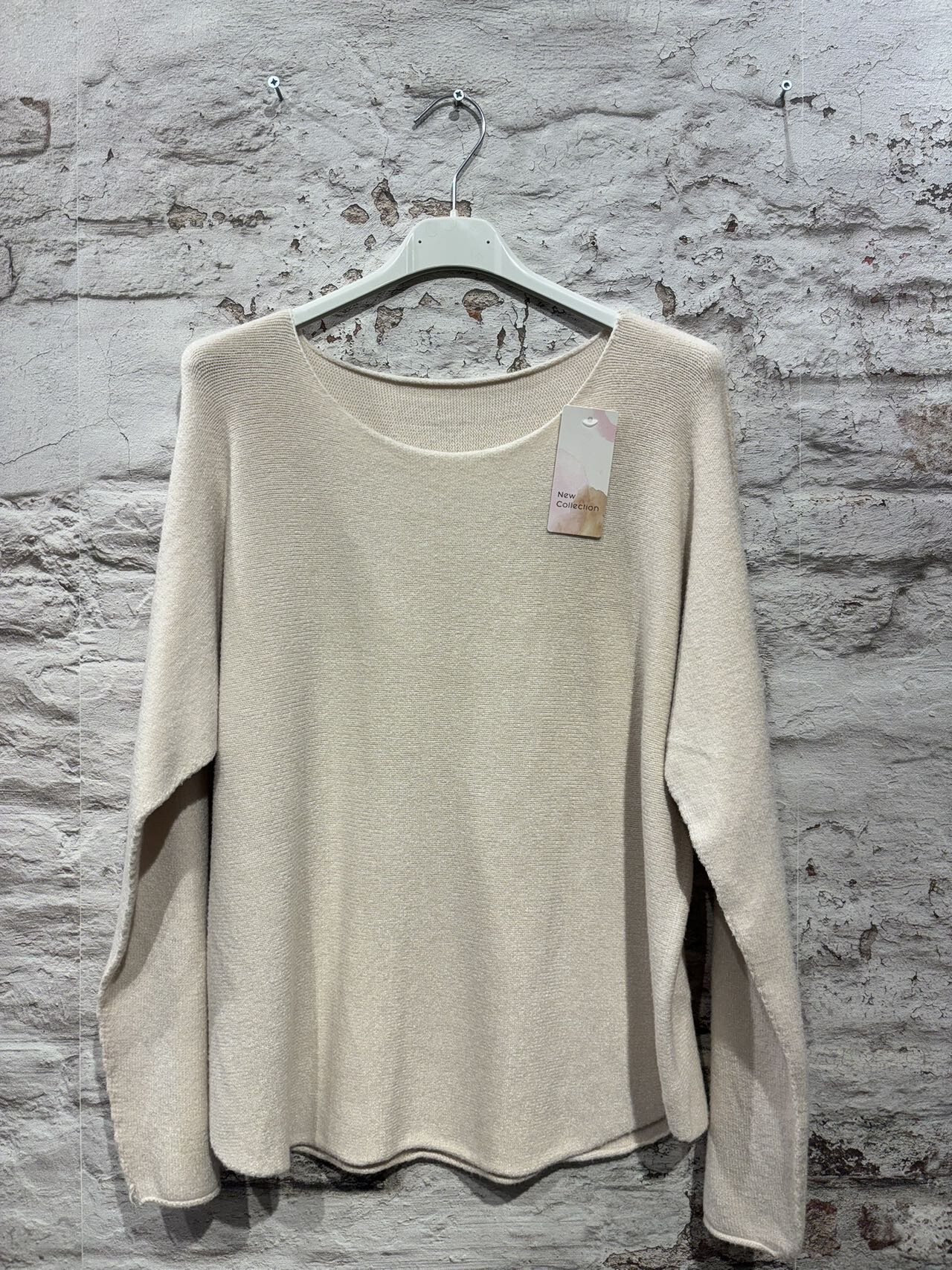 Wholesaler FOLIE LOOK - Basic lightweight crew neck sweater with long sleeves