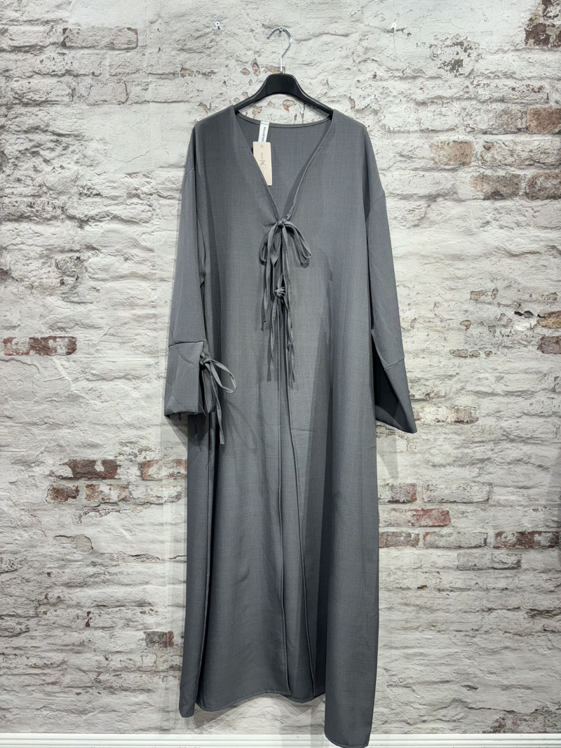 Wholesaler FOLIE LOOK - Plain long dress with long sleeves and bows