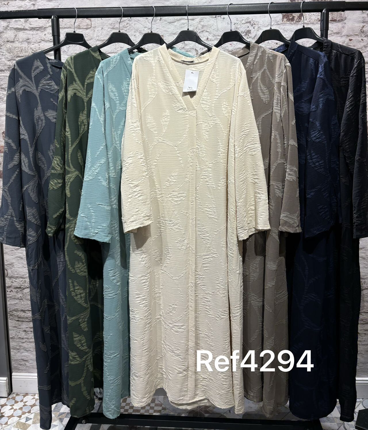 Wholesaler FOLIE LOOK - ABAYA WITH LONG SALLE V -neck with patterns