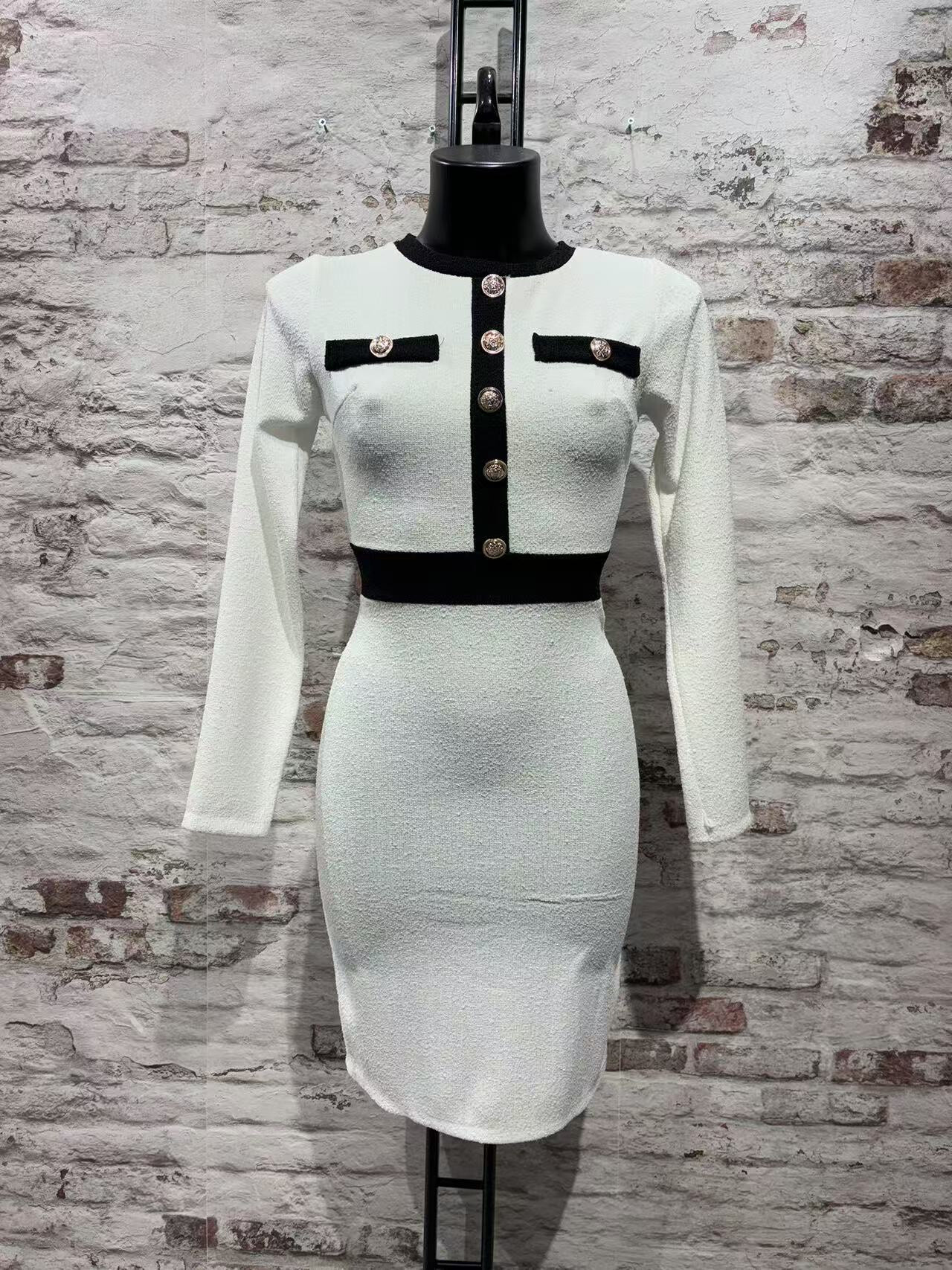 Wholesaler FOLIE LOOK - Semi-long dress with buttons
