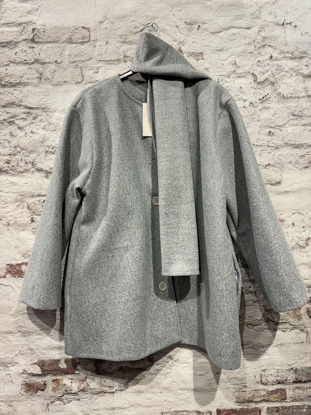Wholesaler FOLIE LOOK - Plain jacket with buttons and scarf