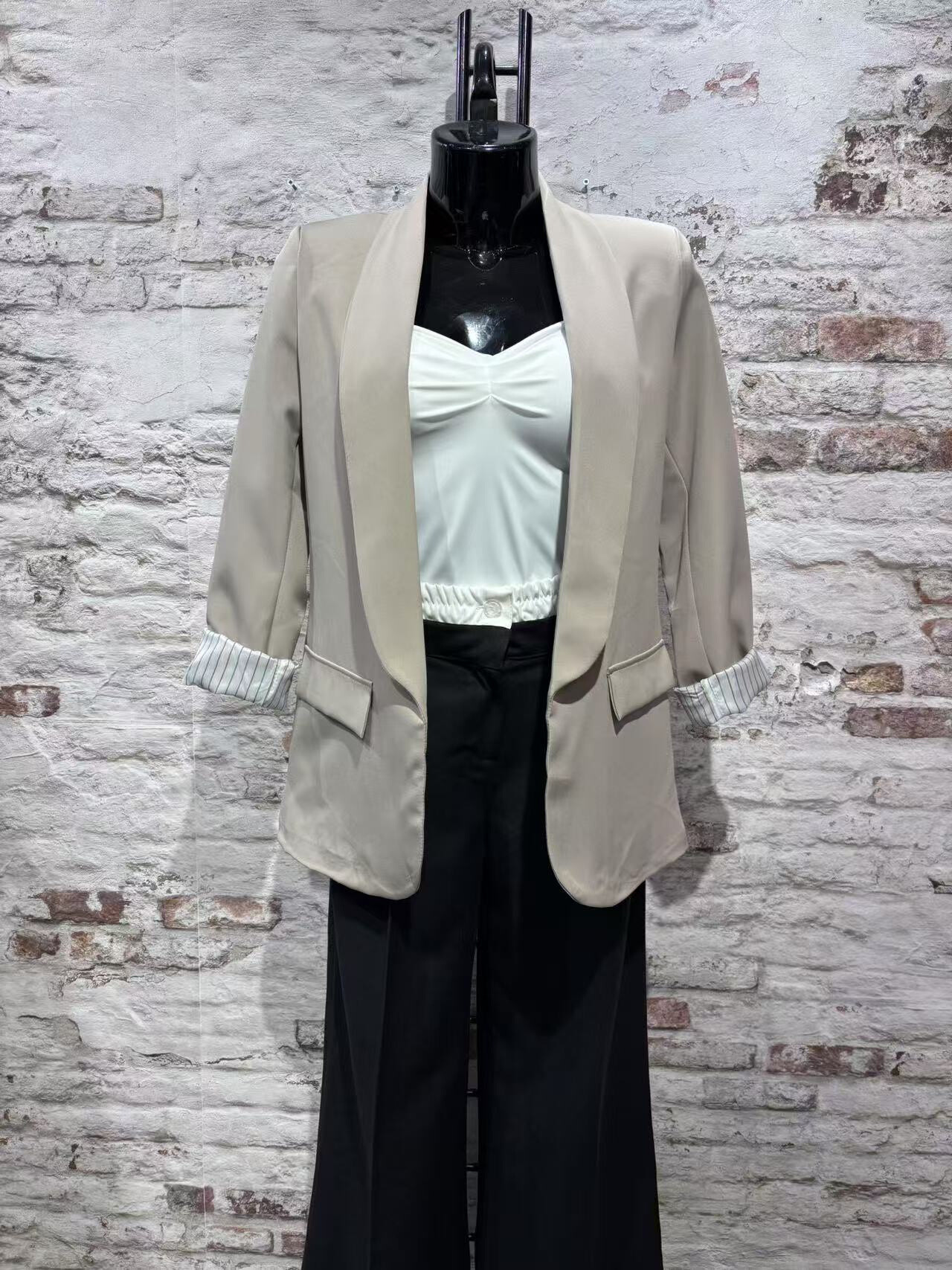 Wholesaler FOLIE LOOK - Striped blazer with long rolled sleeves