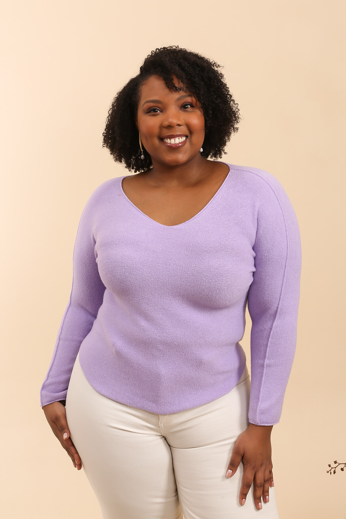Wholesaler For Her Paris Grande Taille - This seamless viscose V-neck sweater with long sleeves