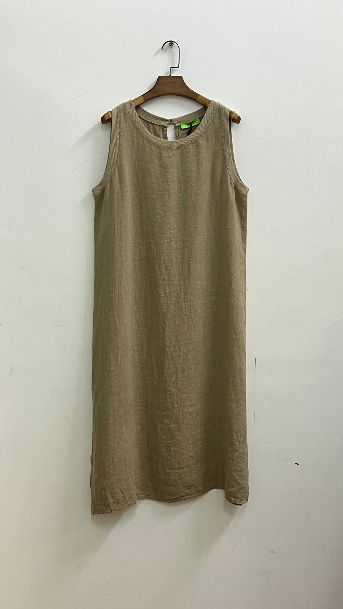 Grossiste For Her Paris Grande Taille - robe longue unie 100% lin sans manches col rond ouverture goutte d'eau au dos