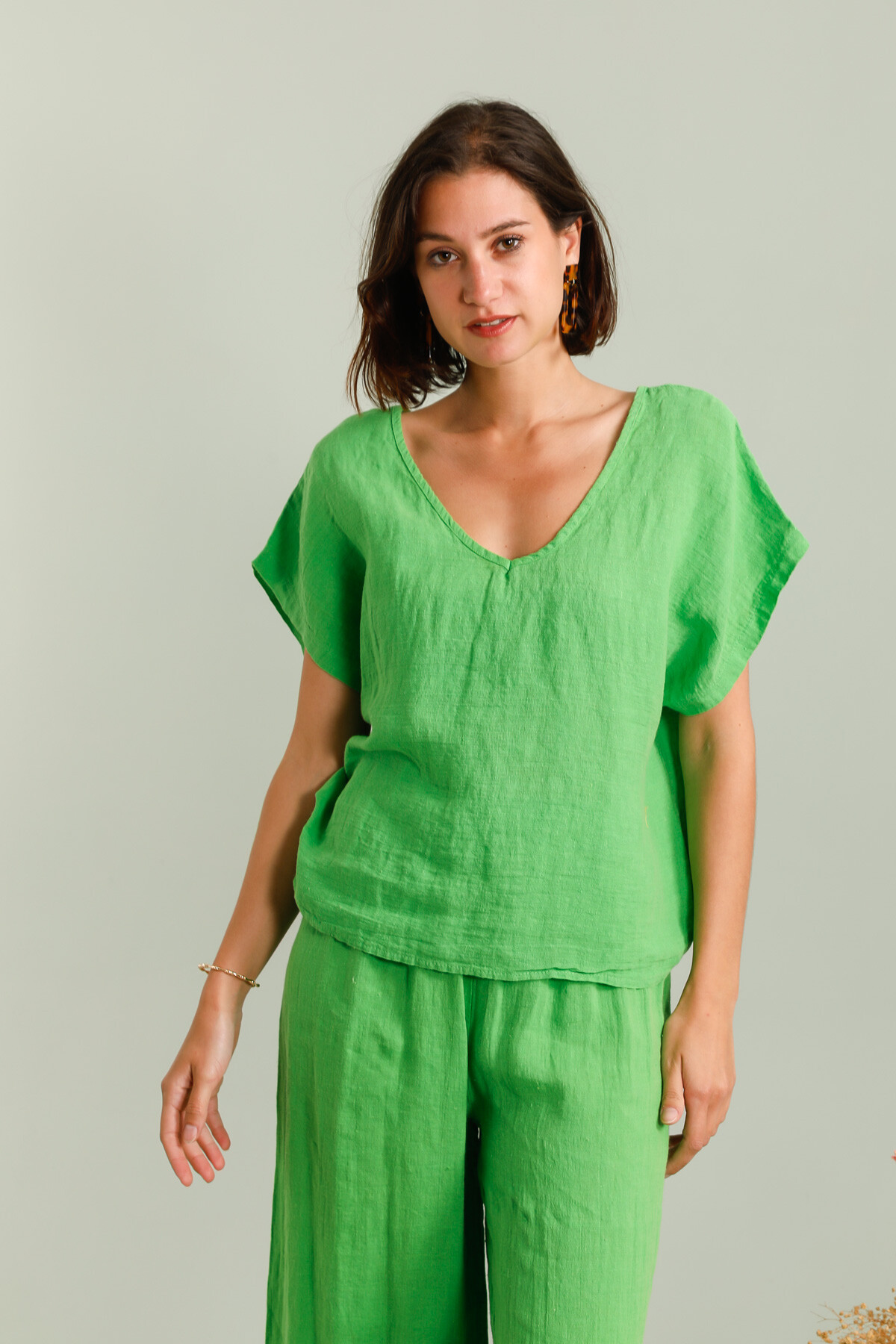 Wholesaler For Her Paris Grande Taille - Solid oversized top with round or V-neck in 100% linen with dropped short sleeves