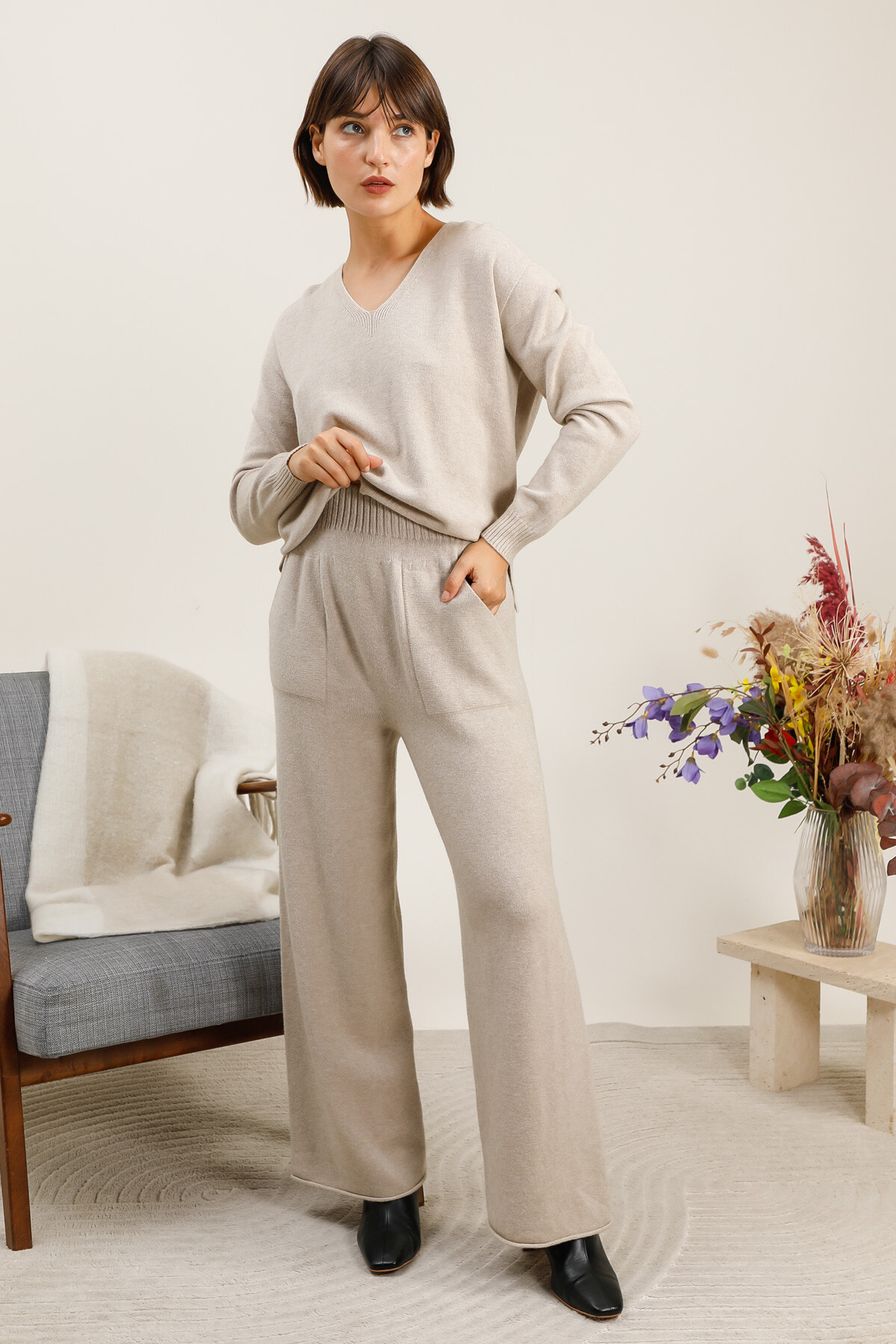 Wholesaler For Her Paris - Solid knit pants with elastic waistband, 2 pockets, cashmere-like feel, slimming effect