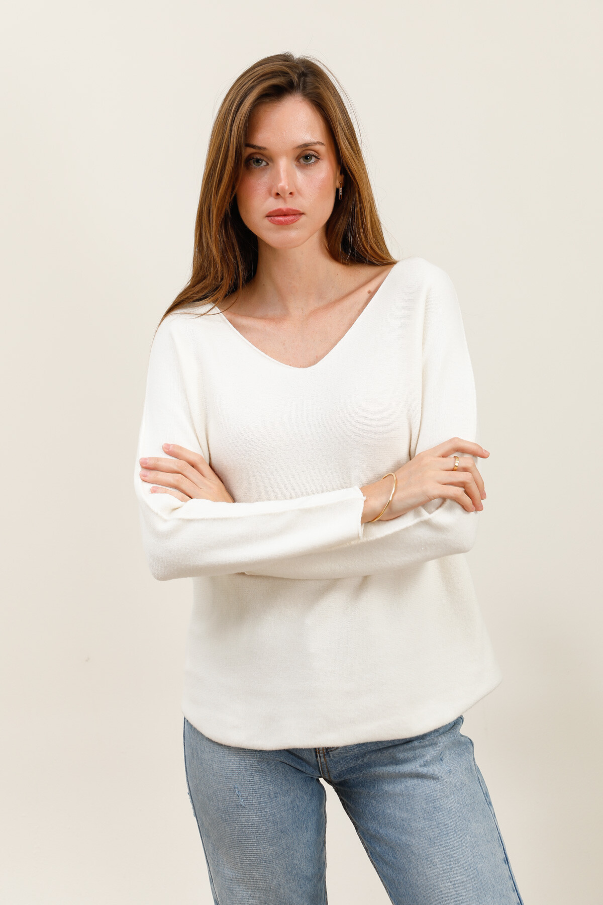 Wholesaler For Her Paris - This seamless viscose V-neck sweater with long sleeves