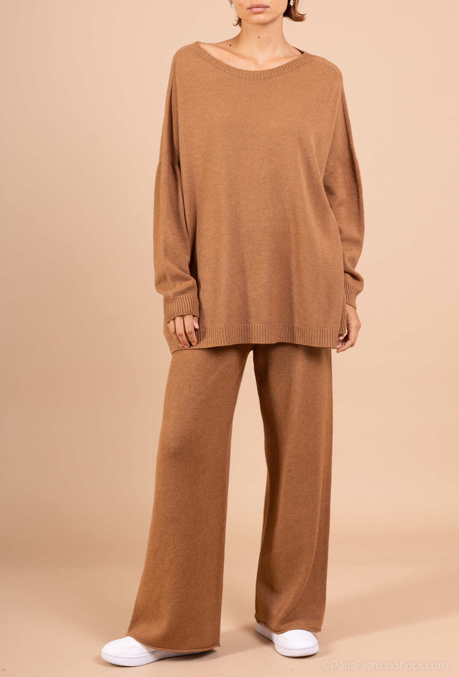 Wholesaler For Her Paris - Oversized plain sweater with long sleeves and a round neck, cashmere touch