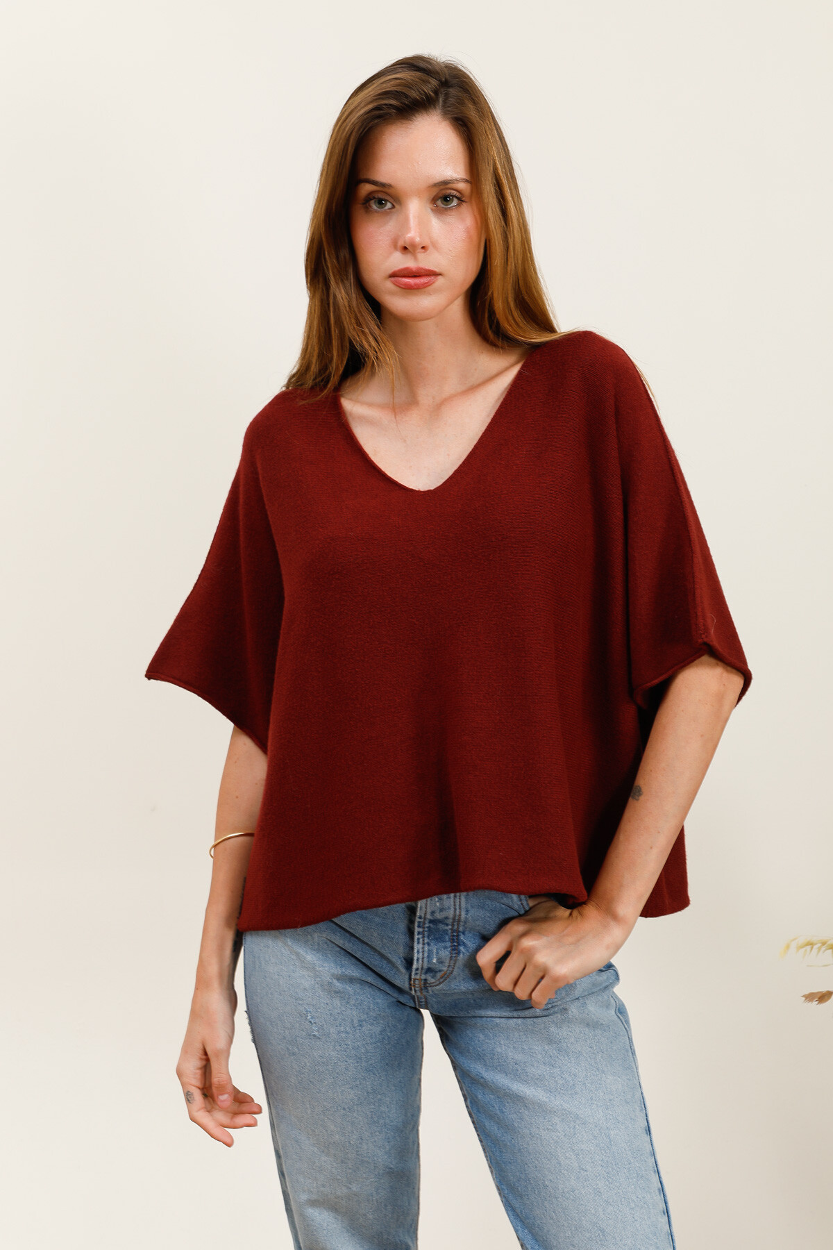 Wholesaler For Her Paris - Seamless oversized solid sweater with 3/4 sleeves and V-neck