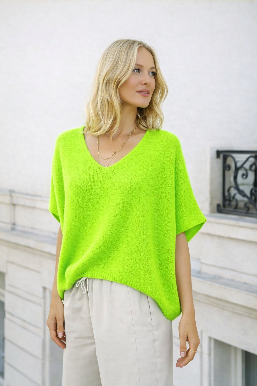 Wholesaler For Her Paris - Solid oversized poncho-style sleeveless sweater in baby alpaca with a V-neck that doesn't itch