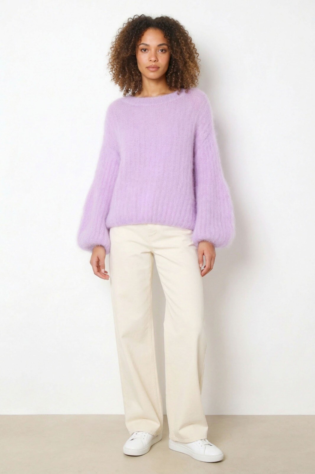 Wholesaler For Her Paris - 80% kid mohair sweater with round neck and long balloon sleeves, timeless high-end sweater