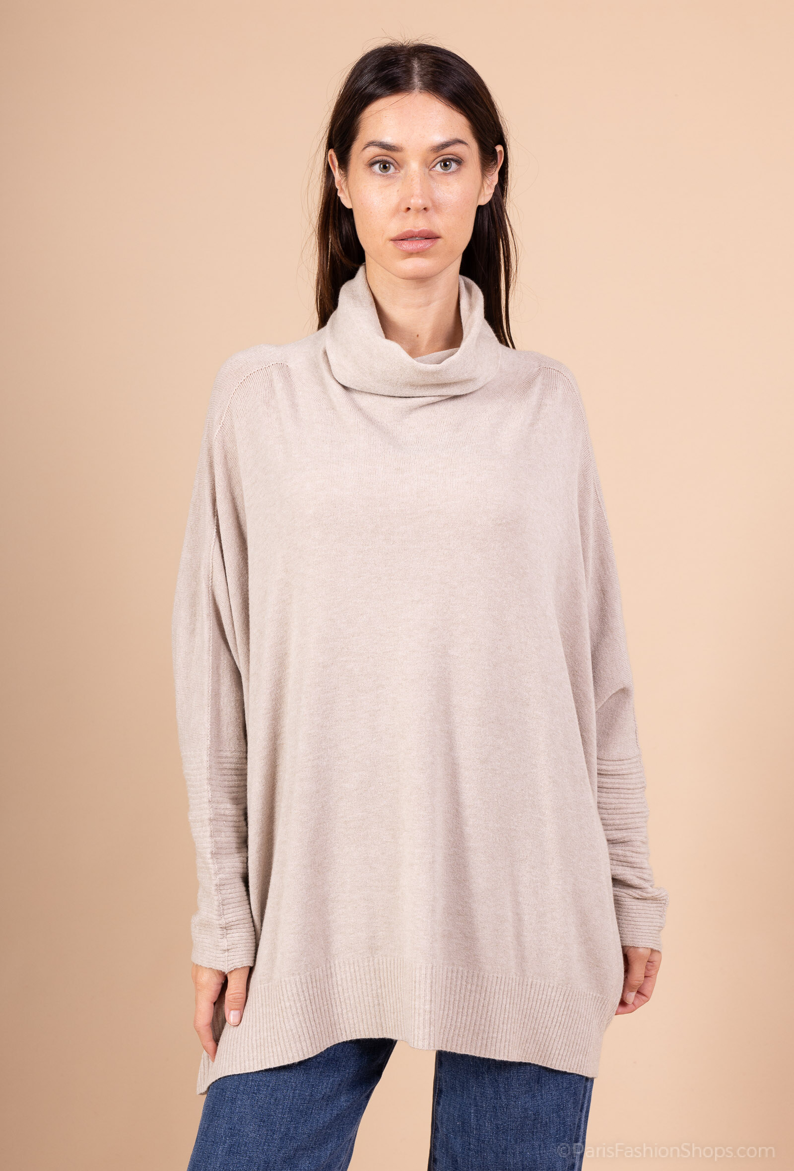 Wholesaler For Her Paris - Oversized plain turtleneck sweater with long sleeves and a cashmere-like feel