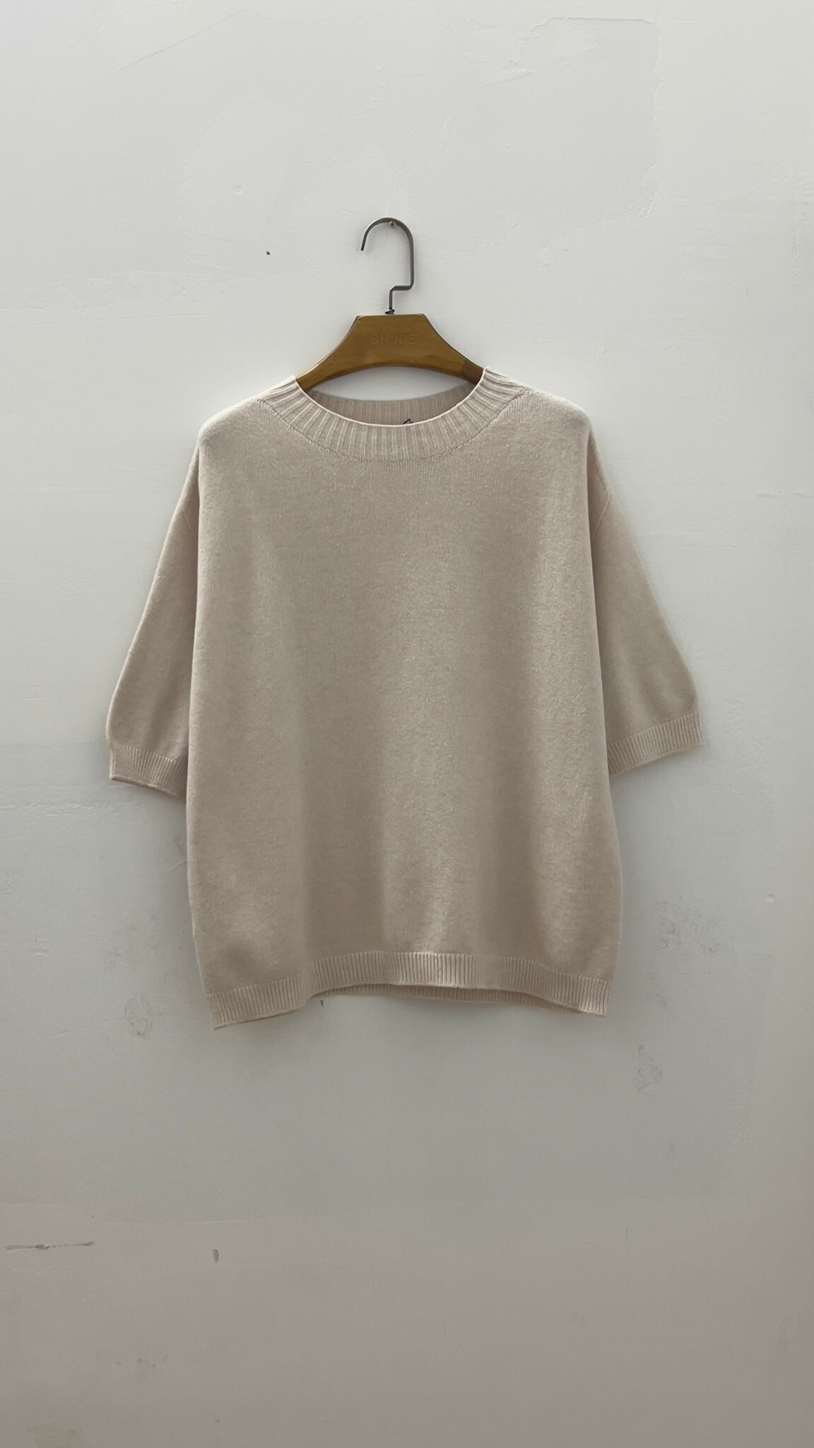 Wholesaler For Her Paris - plain sweater, short sleeves, round neck.
