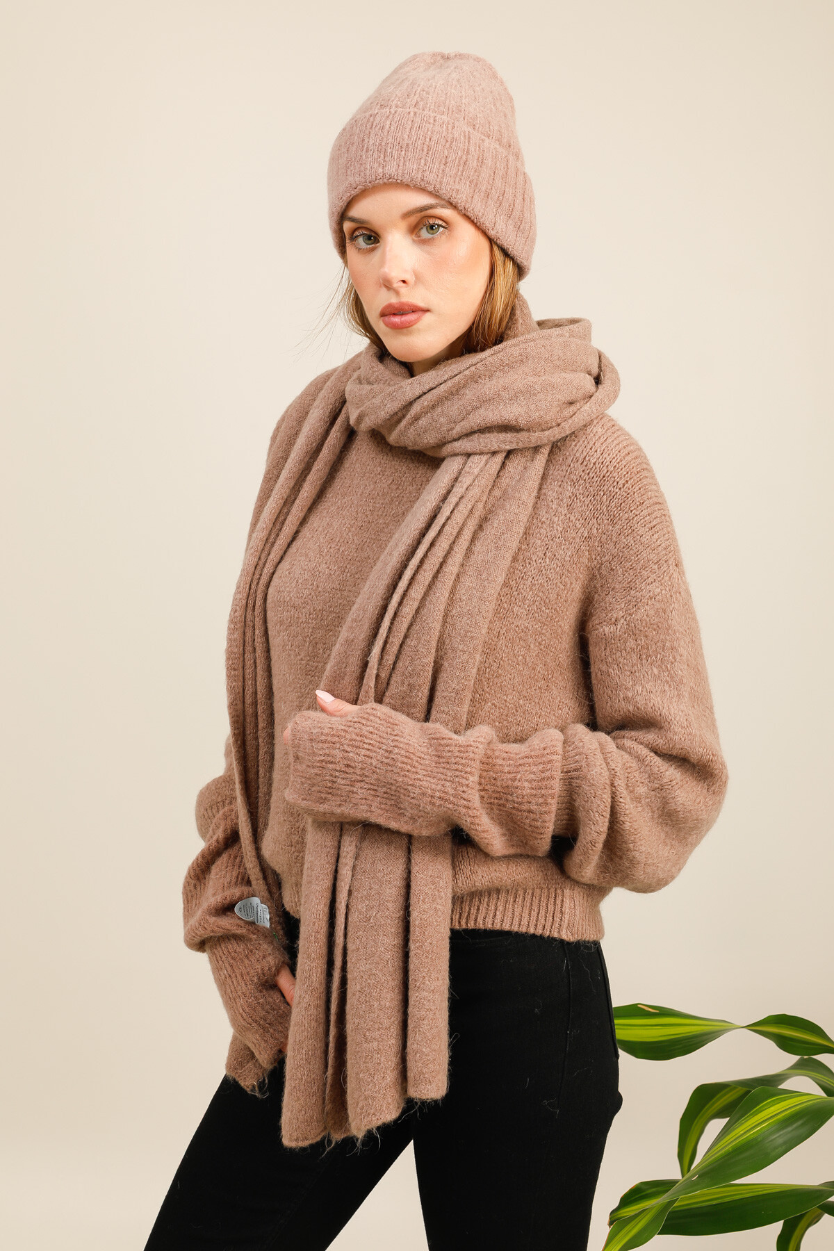 Wholesaler For Her Paris - Oversized plain baby alpaca sweater with ribbed round neck and long sleeves