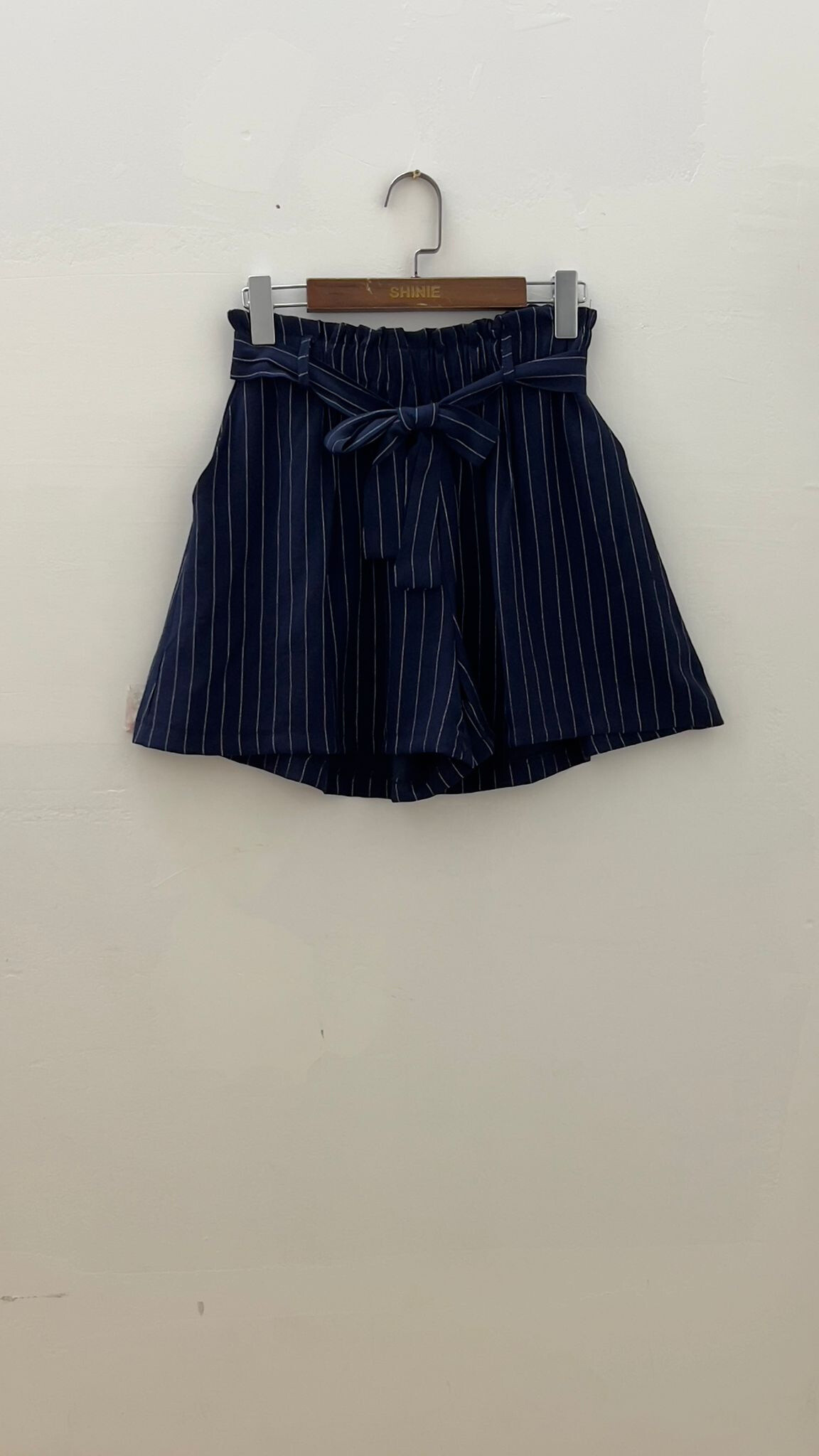 Grossista For Her Paris - Pantaloncini a strisce viscose 2 tasche nella vita anteriore allacciata