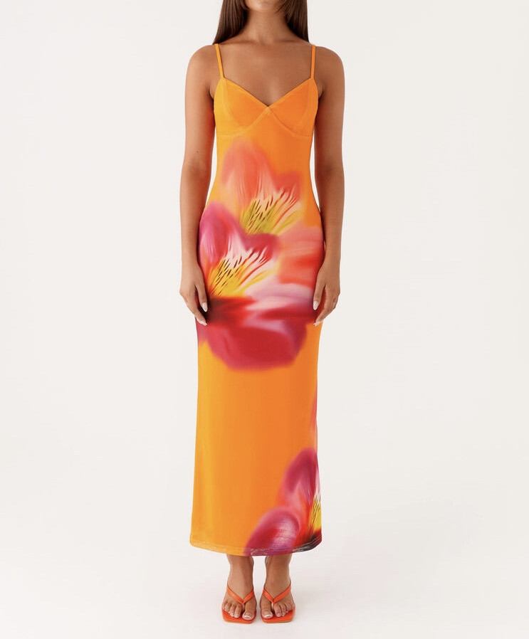 Elegant dress in polyester elastane, ideal for autumn/winter. Made in China, perfect for staying chic and comfortable.