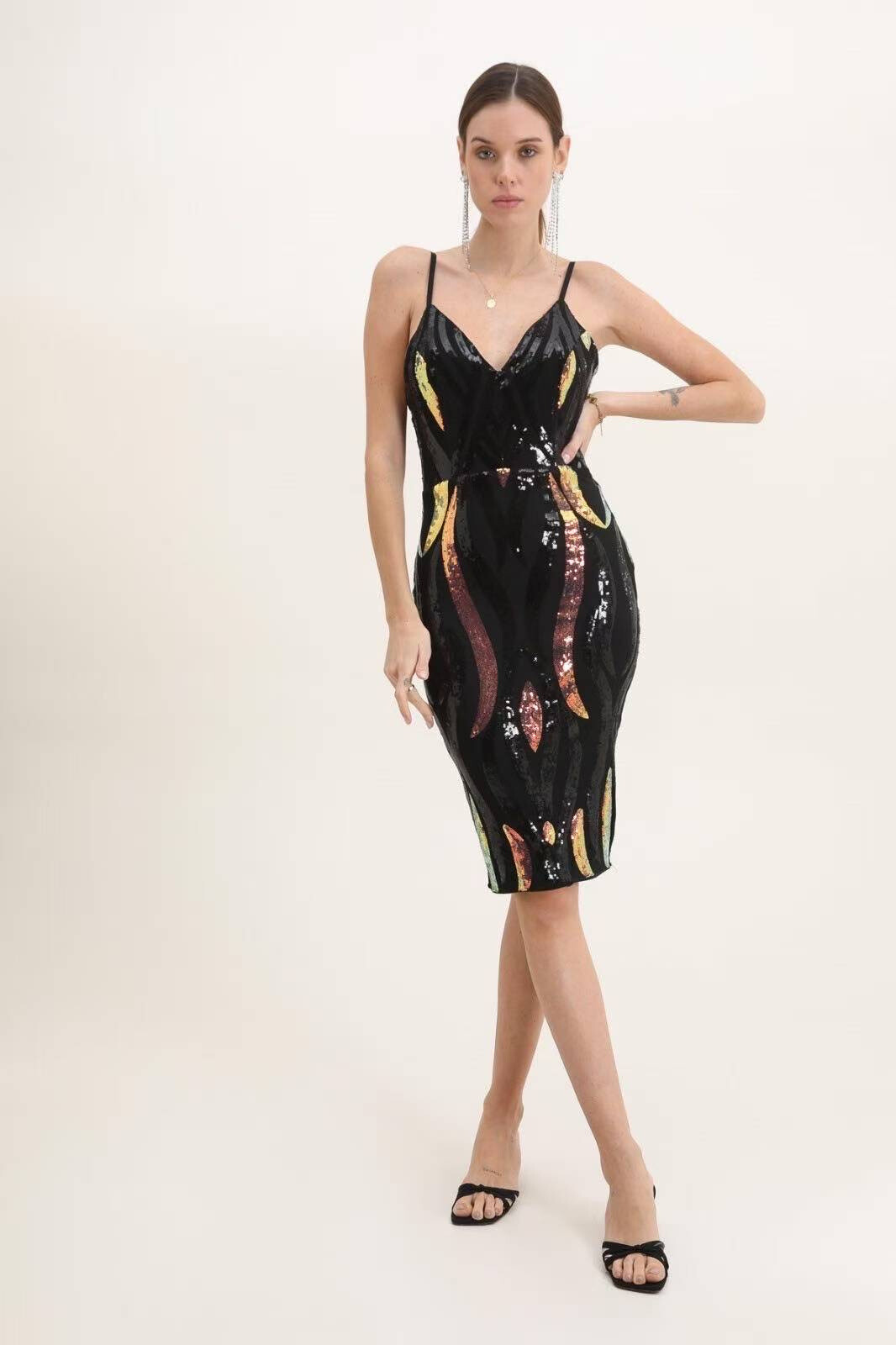 Elegant evening dress, polyester and nylon, ideal for spring/summer cocktails. Made in China for the 2025 collection.