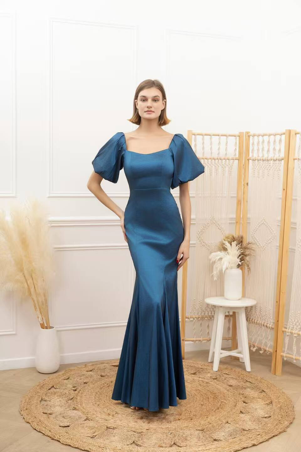 Elegant polyester cocktail dress, perfect for spring/summer. Designed in China, ideal for your sophisticated evenings.