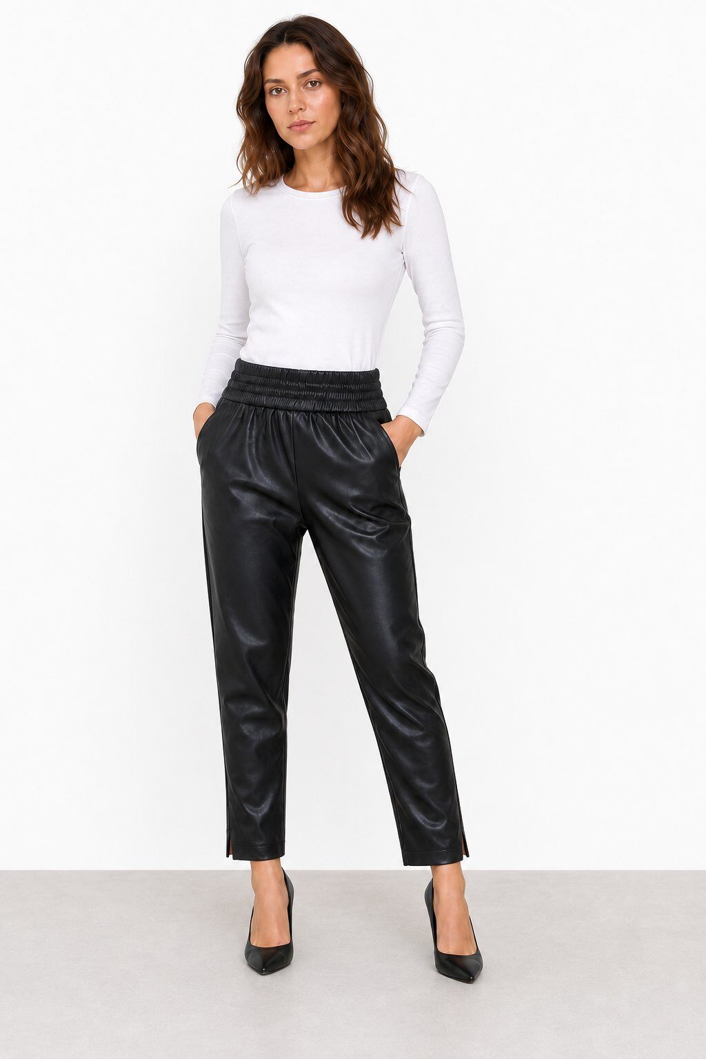 Grossiste Freesia - Pantalon fuselé en simili cuir noir L224