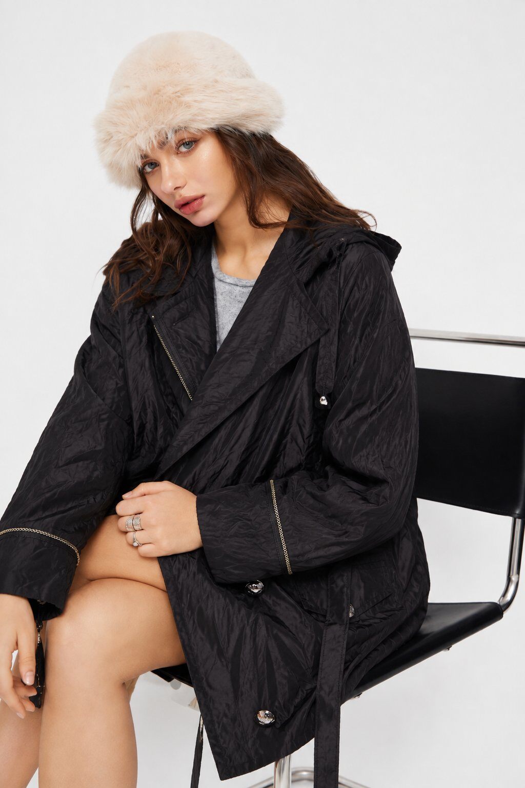 Grossiste Frime Outlet - Parka noire texturée à détails bijoux