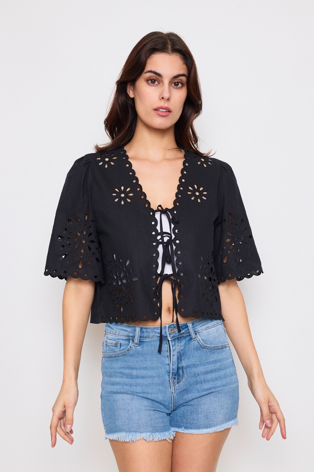 Großhändler Frime Paris - Lockere Bluse mit englischer Stickerei und Bändern zum Binden