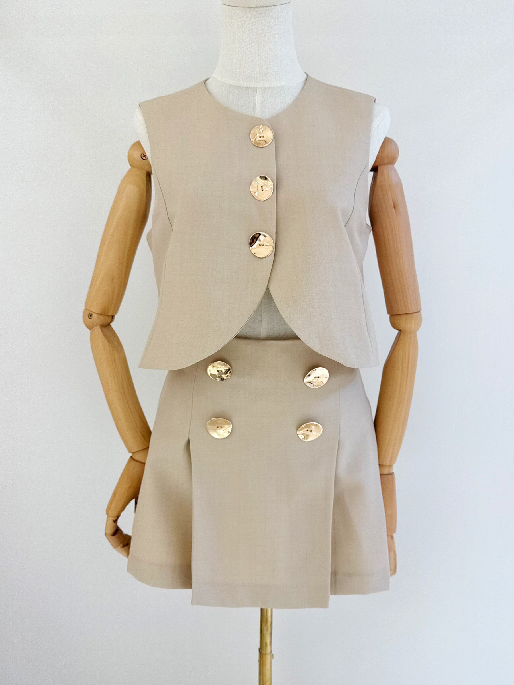 Wholesaler Frime Paris - Sleeveless vest with golden buttons