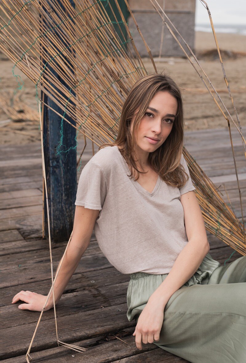 Grossiste Garçonne - T shirt uni coton col V en lin