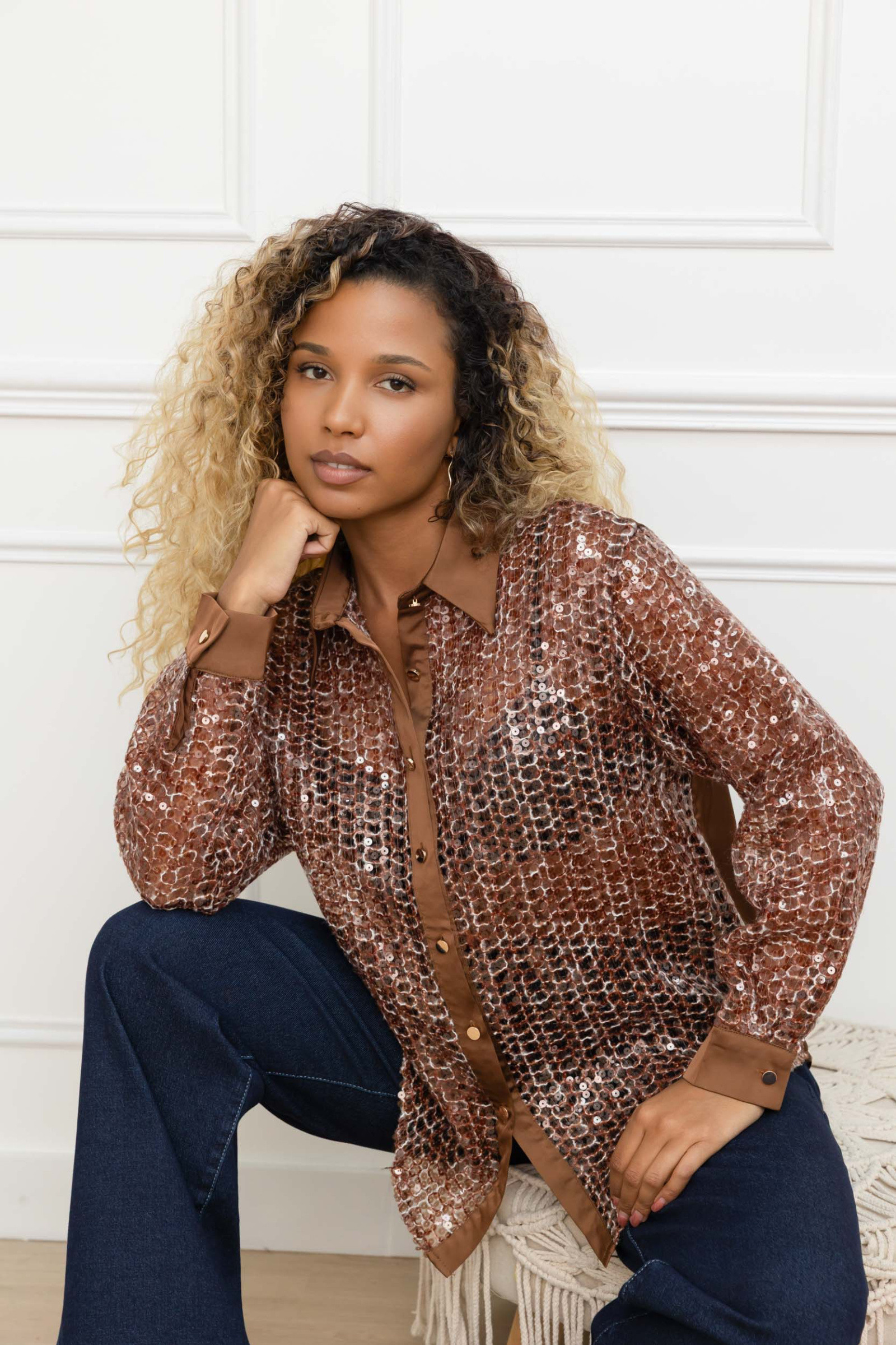 Wholesaler Goldendays - Sequin shirt with satin back and gold buttons