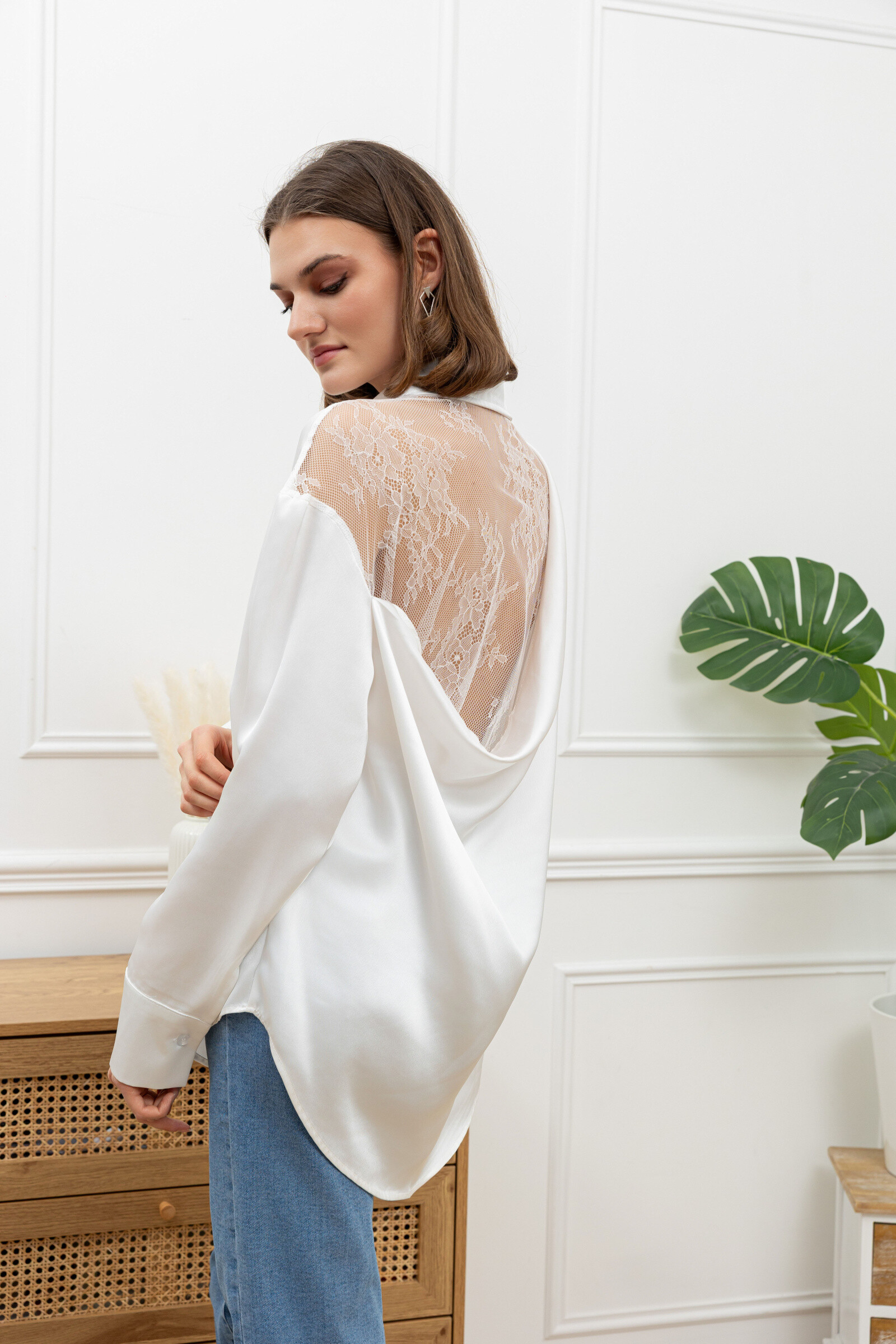 Grossiste GD Golden Days - Chemise satinée avec dos en dentelle