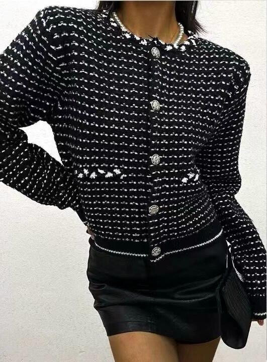 Grossiste GD Golden Days - Cardigan texturé élégant à boutons décoratifs