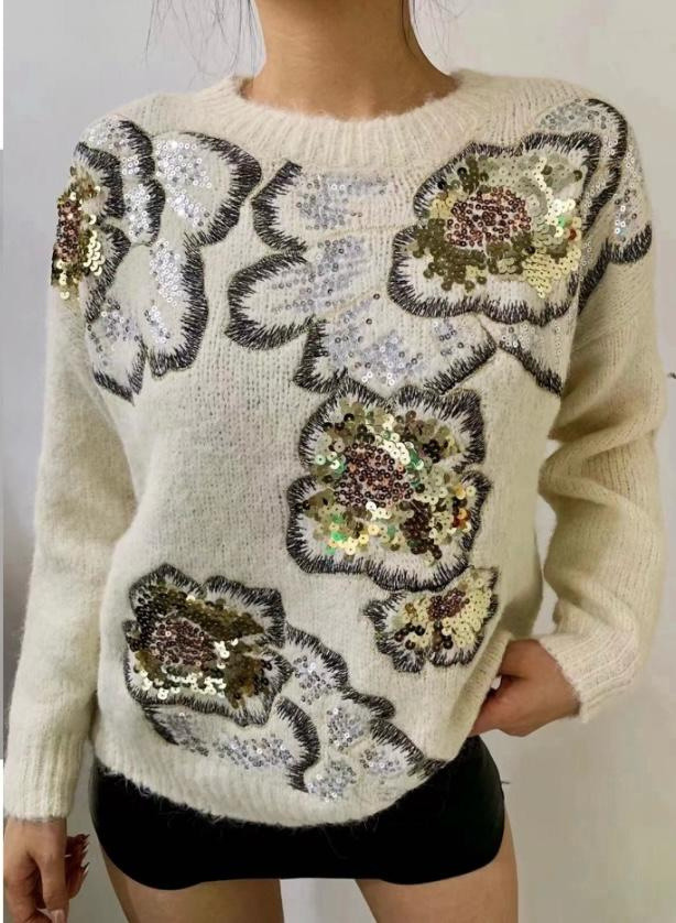 Wholesaler Goldendays - Soft sweater decorated with sequins in the shape of flowers