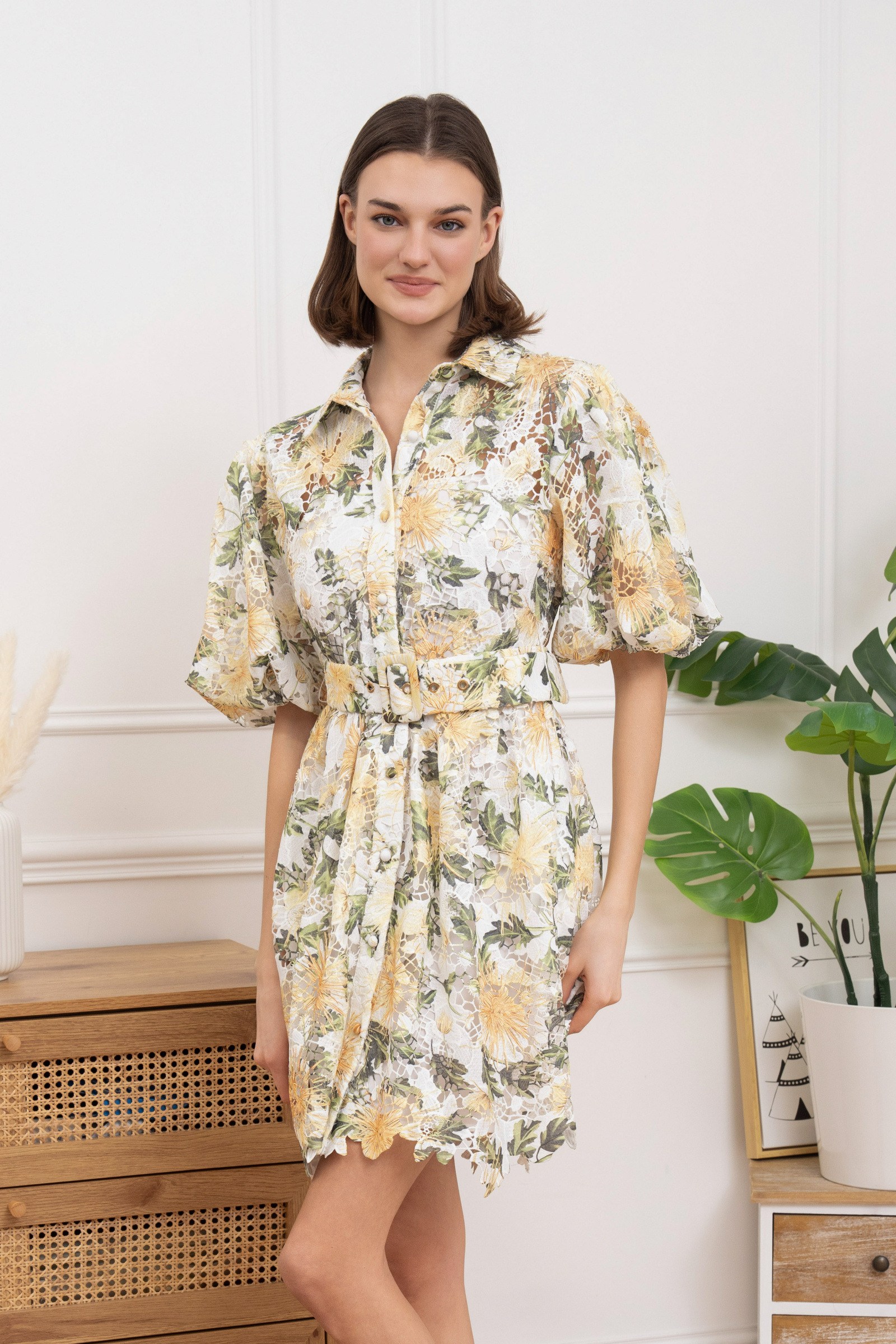 Grossiste Goldendays - Robe chemise courte en dentelle florale multicolore avec manches bouffantes