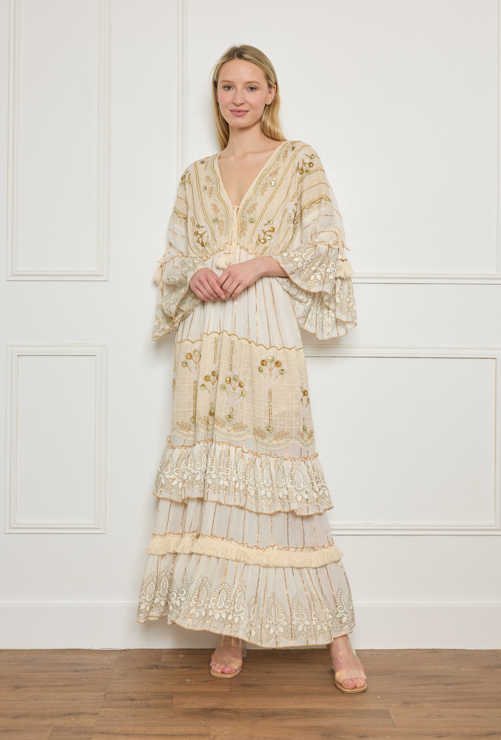 Grossiste Goldendays - Robe longue brodée à volants dentelle