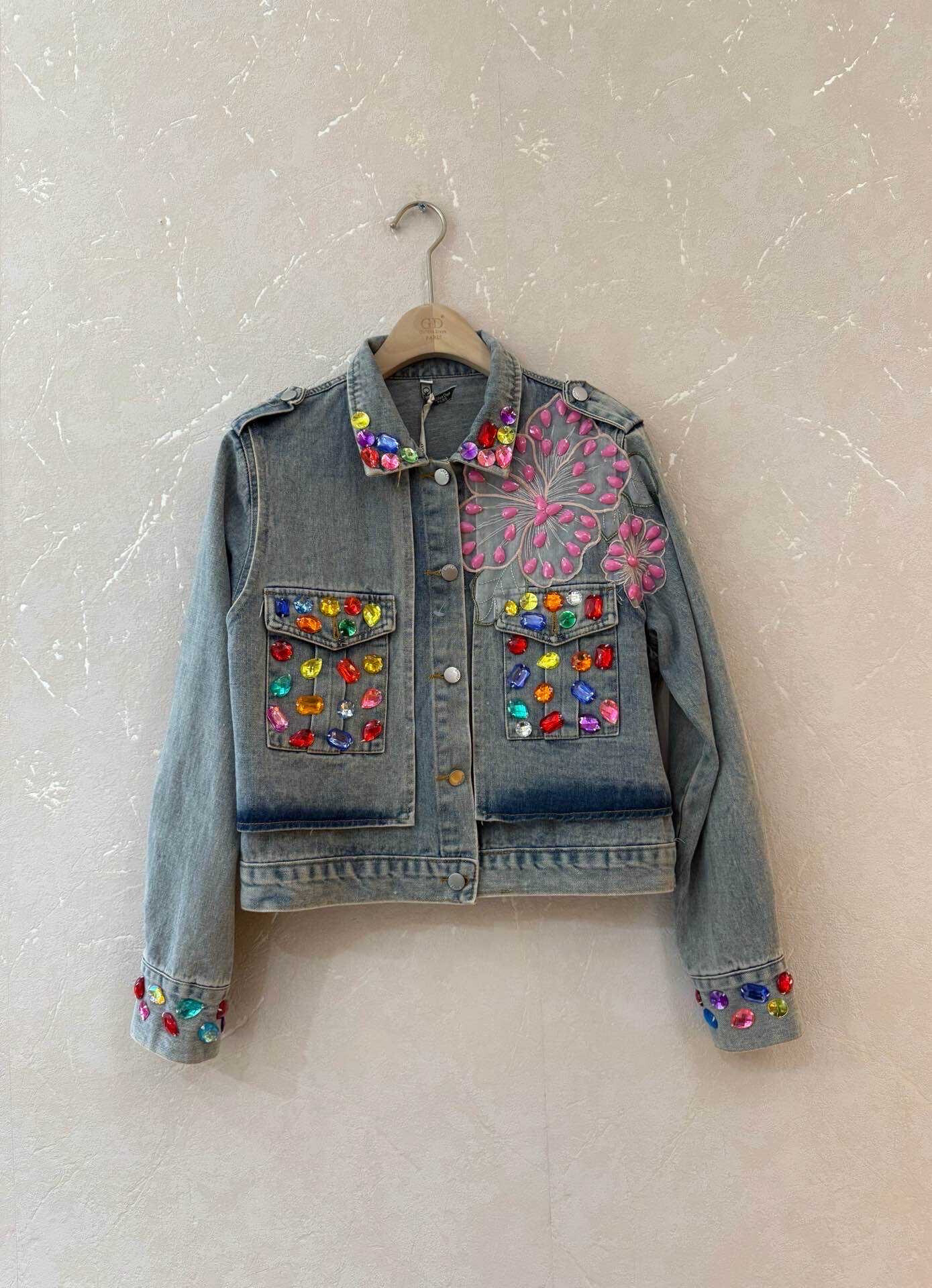 Großhändler GD Golden Days - Jeansjacke mit Strasssteinen und Blumenstickerei
