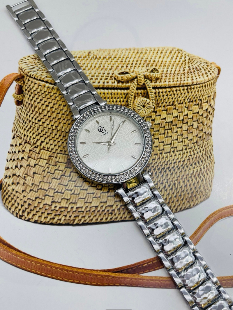 Wholesaler GG Luxe Watches - GGluxe Women's Watch Silver color 210803