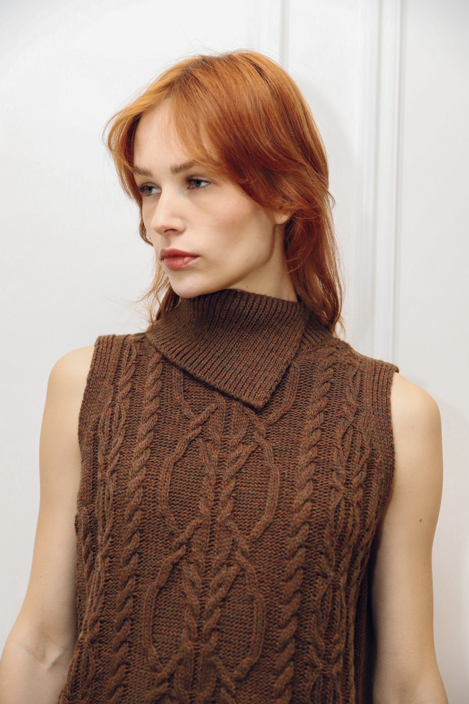 Wholesaler GG LUXE - Open-neck sleeveless sweater