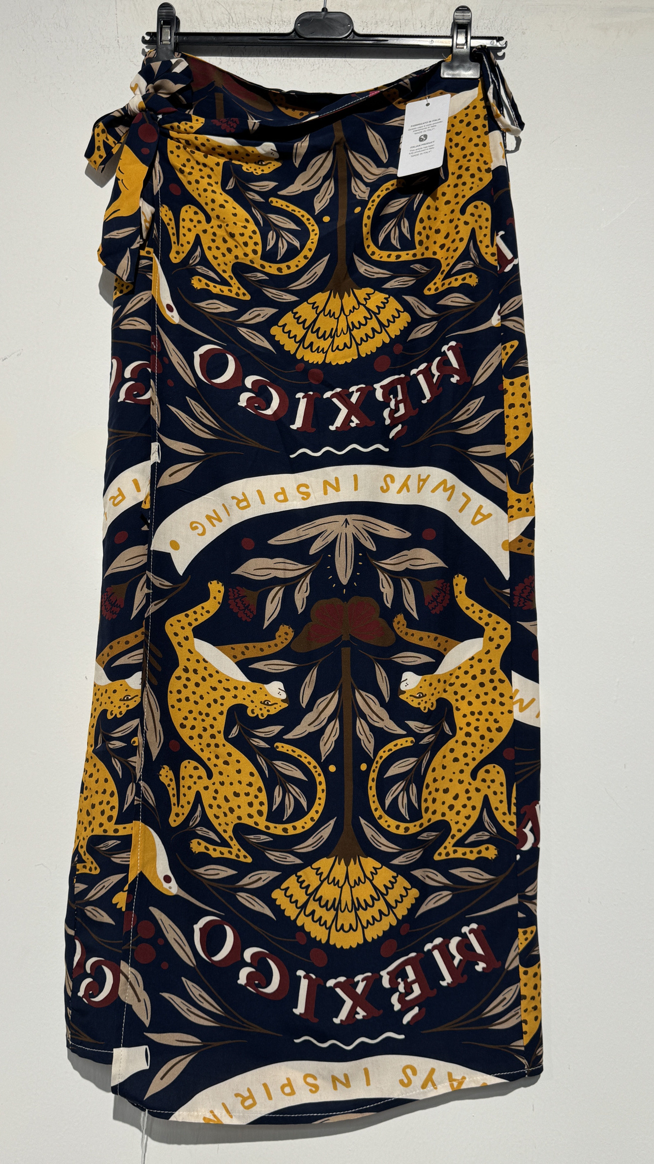 Grossiste Giada - Paréo long avec motif de jaguar