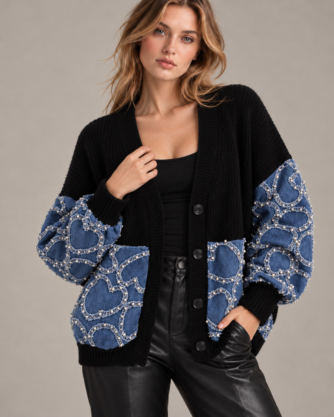 Grossista Giorgia - Cardigan in maglia bicolore con denim e ricamo di perle