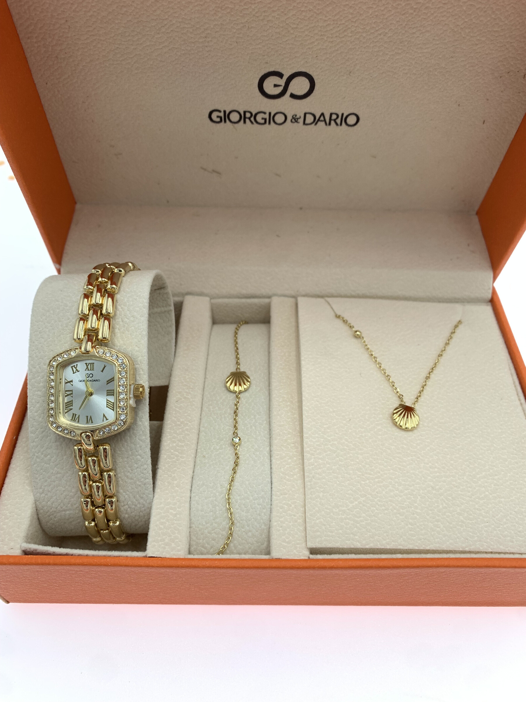 Wholesaler Giorgio & Dario - G&D women's trendy box with heart steel jewelry