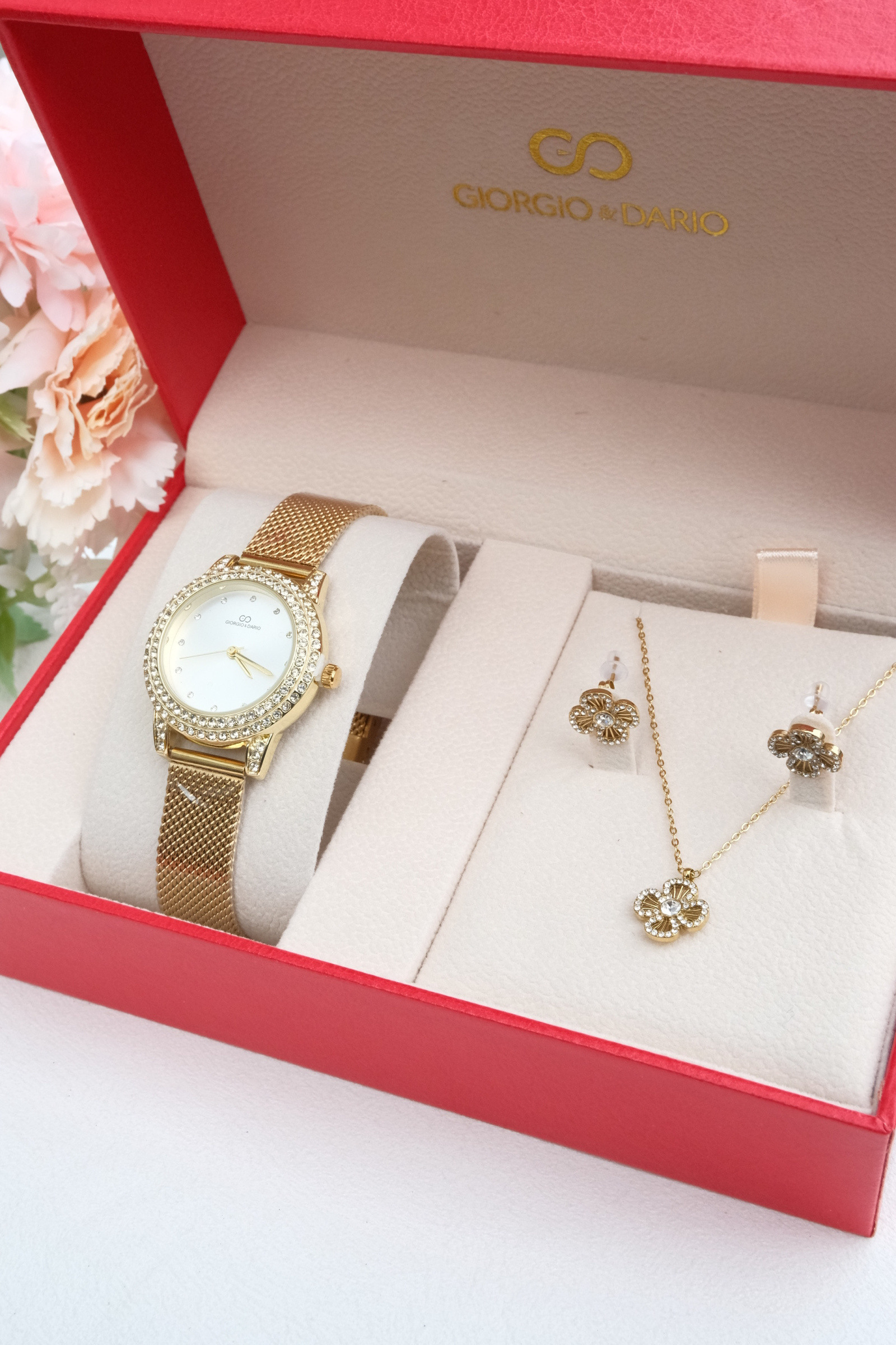 Grossiste Giorgio & Dario - Coffret avec une montre en bracelet acier Inoxydable et une Parure en acier Inoxydable.