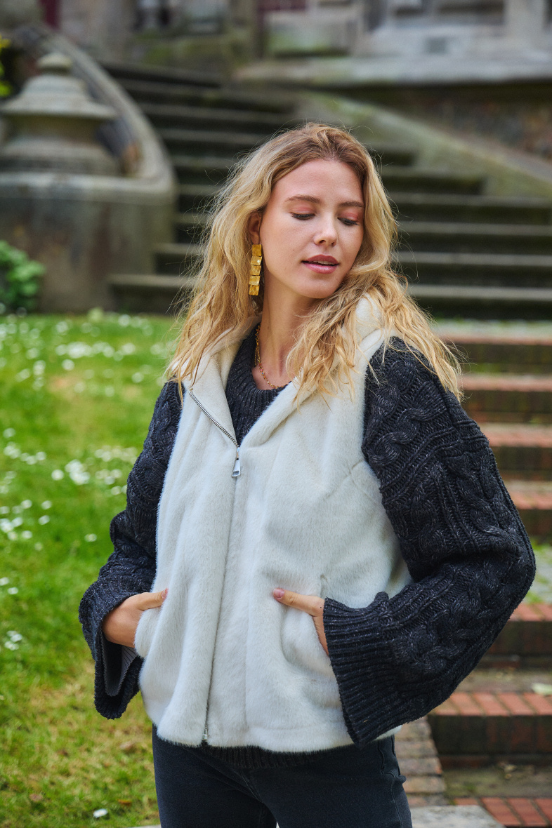 Wholesaler Giovanni Paris - Faux fur long coat with wide collar